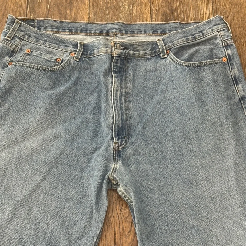 Levis 550 Mens Relaxed Fit Tapered Leg Light Wash Blue Denim Jeans 42x28 Frayed
